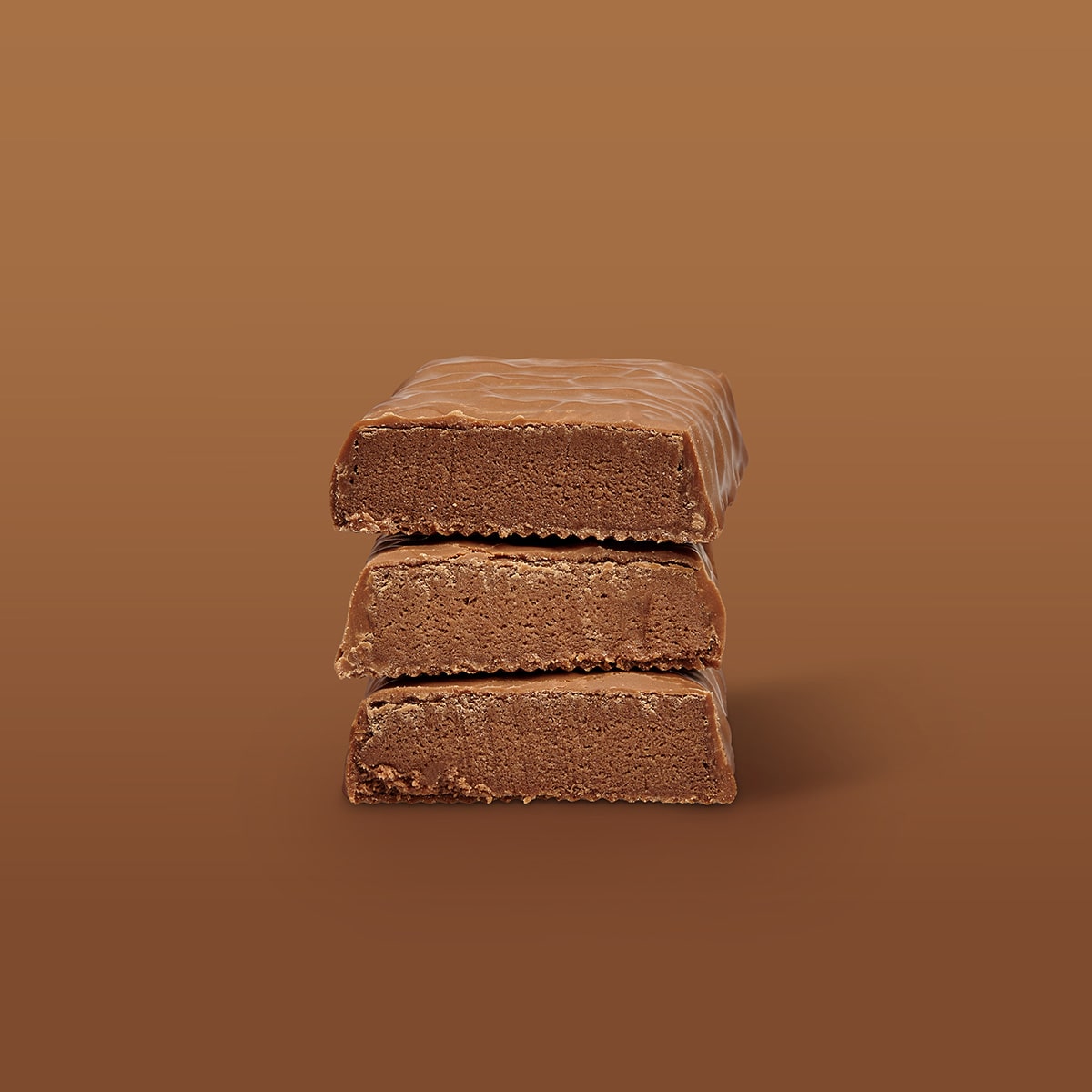 ProteinRiegel_Brownie_02-min 30% Protein Riegel Brownie – Aufgeschnittene Riegel mit sichtbarer Füllung | Aldi Sports