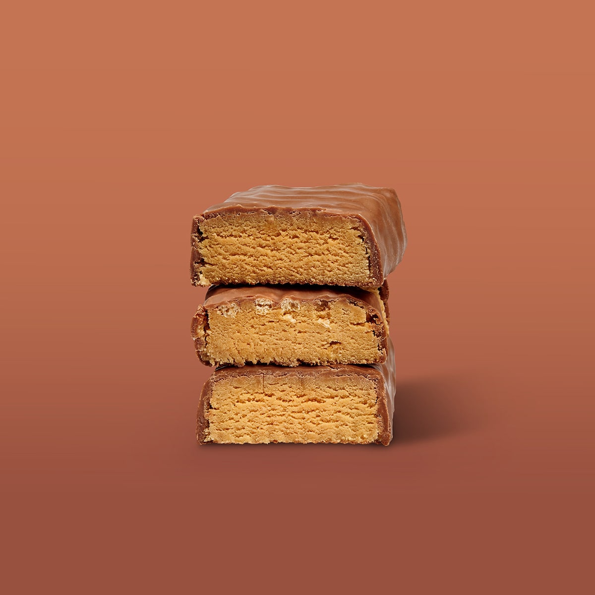 ProteinRiegel_ChocolateCaramel_02-min 50% Protein Riegel Chocolate caramel – Aufgeschnittene Riegel mit sichtbarer Füllung | Aldi Sports