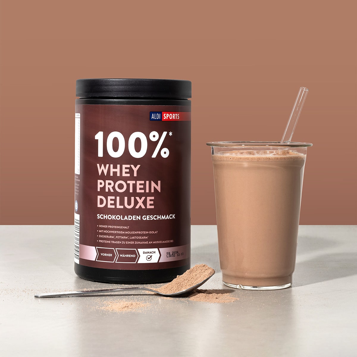 WheyProtein_Schokolade_01-min Whey Protein Deluxe Schokolade – Glas mit Whey Protein Deluxe, bereit zum Trinken | Aldi Sports