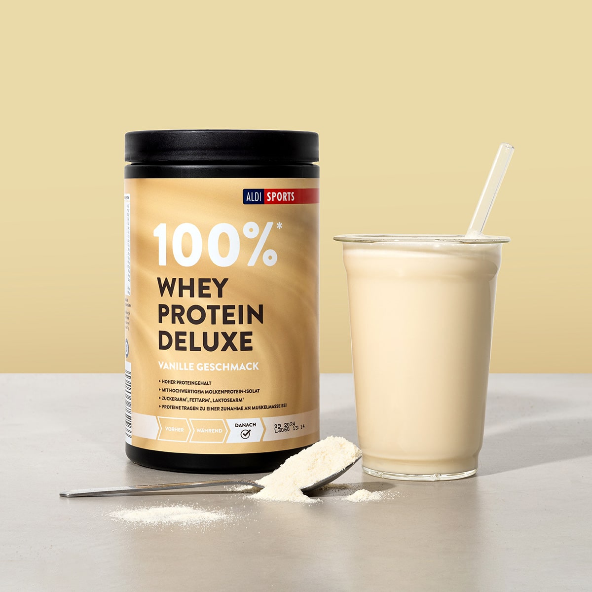 WheyProtein_Vanille_01-min Whey Protein Deluxe Vanille – Glas mit Whey Protein Deluxe, bereit zum Trinken | Aldi Sports