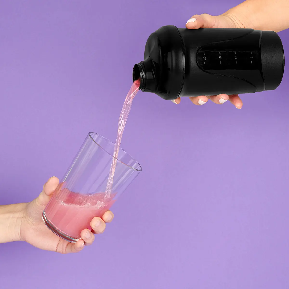 ASP_ClearWhey_Blackberry_03 Clear Whey Pulver Blackberry – Proteinpulver aus dem Shaker ins Glas | Aldi Sports