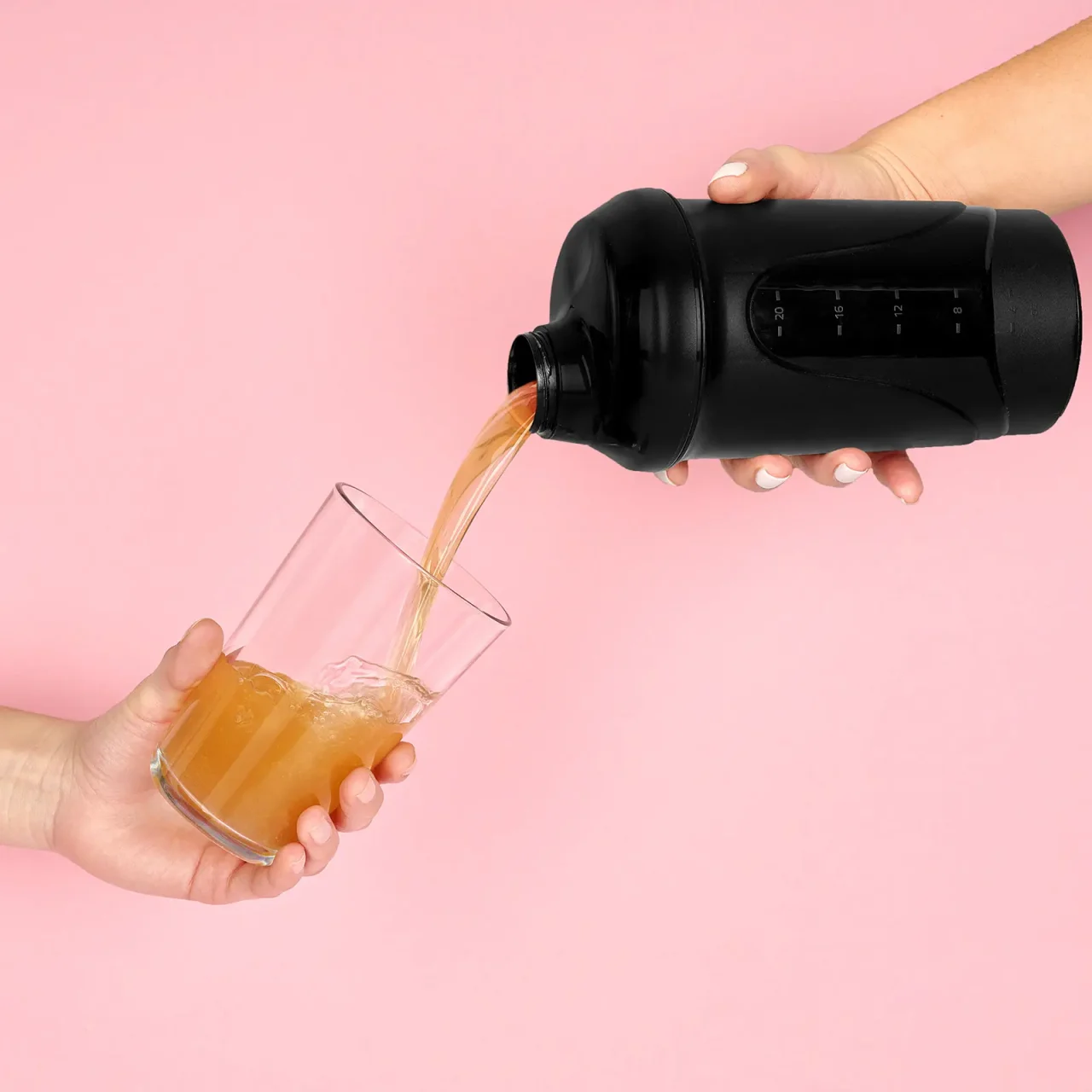 ASP_ClearWhey_IceTeaPeach_02 Clear Whey Pulver Ice Tea Peach – Proteinpulver aus dem Shaker ins Glas | Aldi Sports