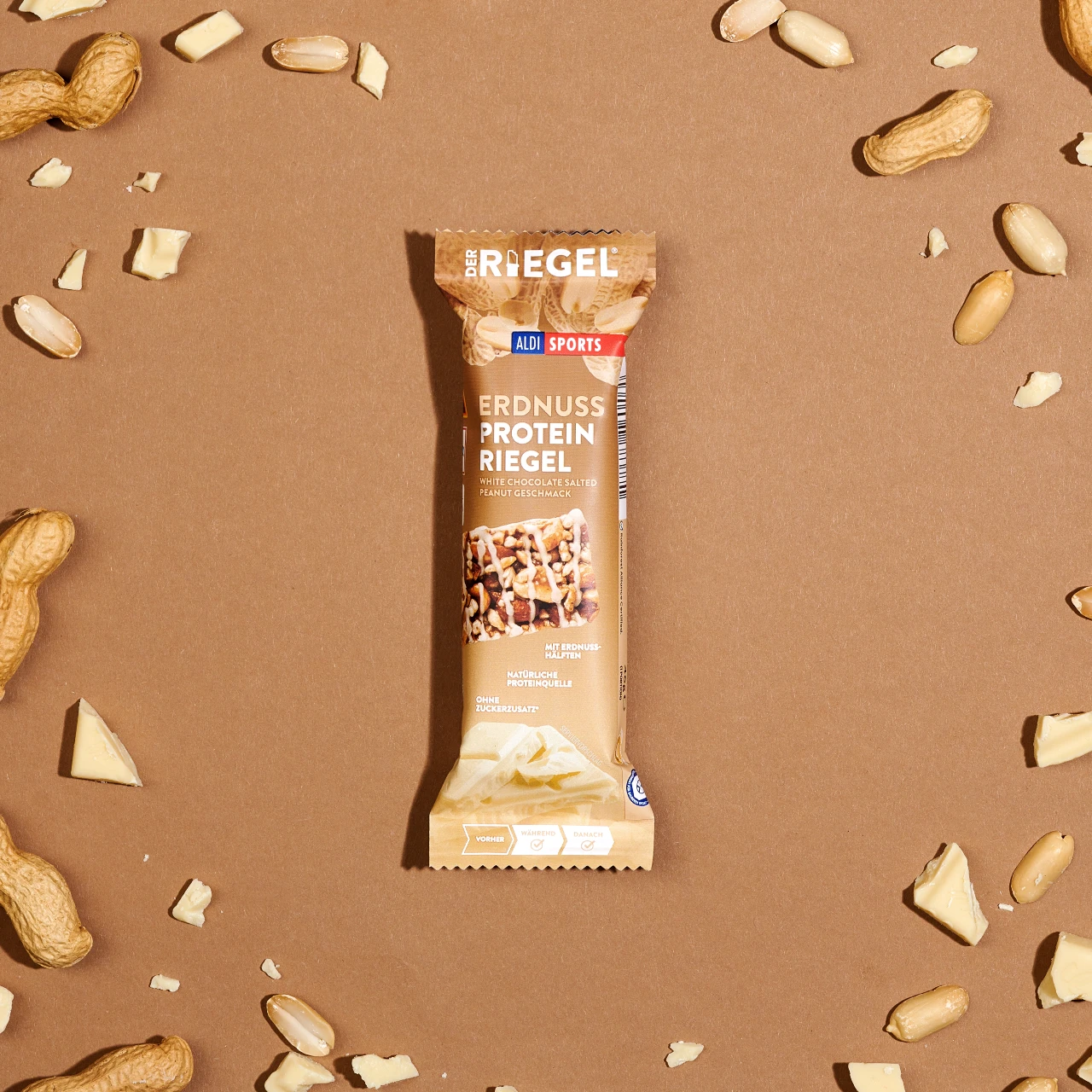 Erdnuss Protein Riegel White Chocolate_03 Erdnuss Protein Riegel White Chocolate Salted Peanut– Zutaten um das Produkt herum | Aldi Sports