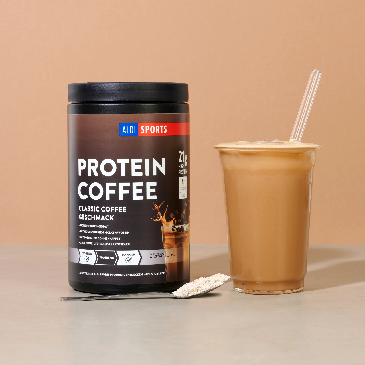 Protein Coffee Classic_03 Protein Coffee Classic Coffee – Glas mit Protein Coffee, bereit zum Trinken | Aldi Sports
