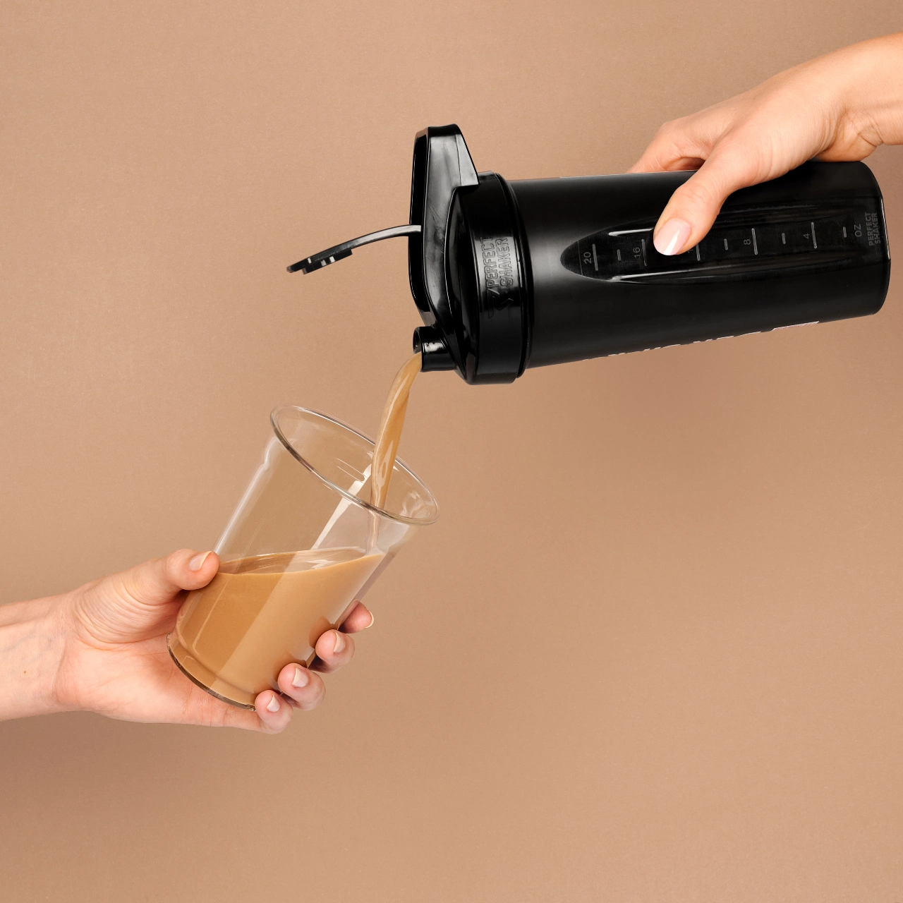 Protein Coffee Classic_04 Protein Coffee Classic Coffee – Protein Kaffee aus dem Shaker ins Glas | Aldi Sports