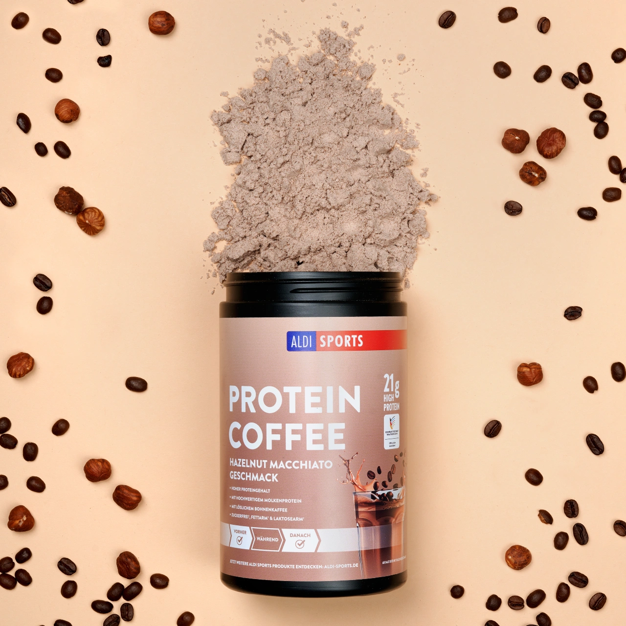Protein Coffee Hazelnut Macchiato_01 Protein Coffee Hazelnut Macciato – Zutaten und Pulver um das Produkt herum | Aldi Sports