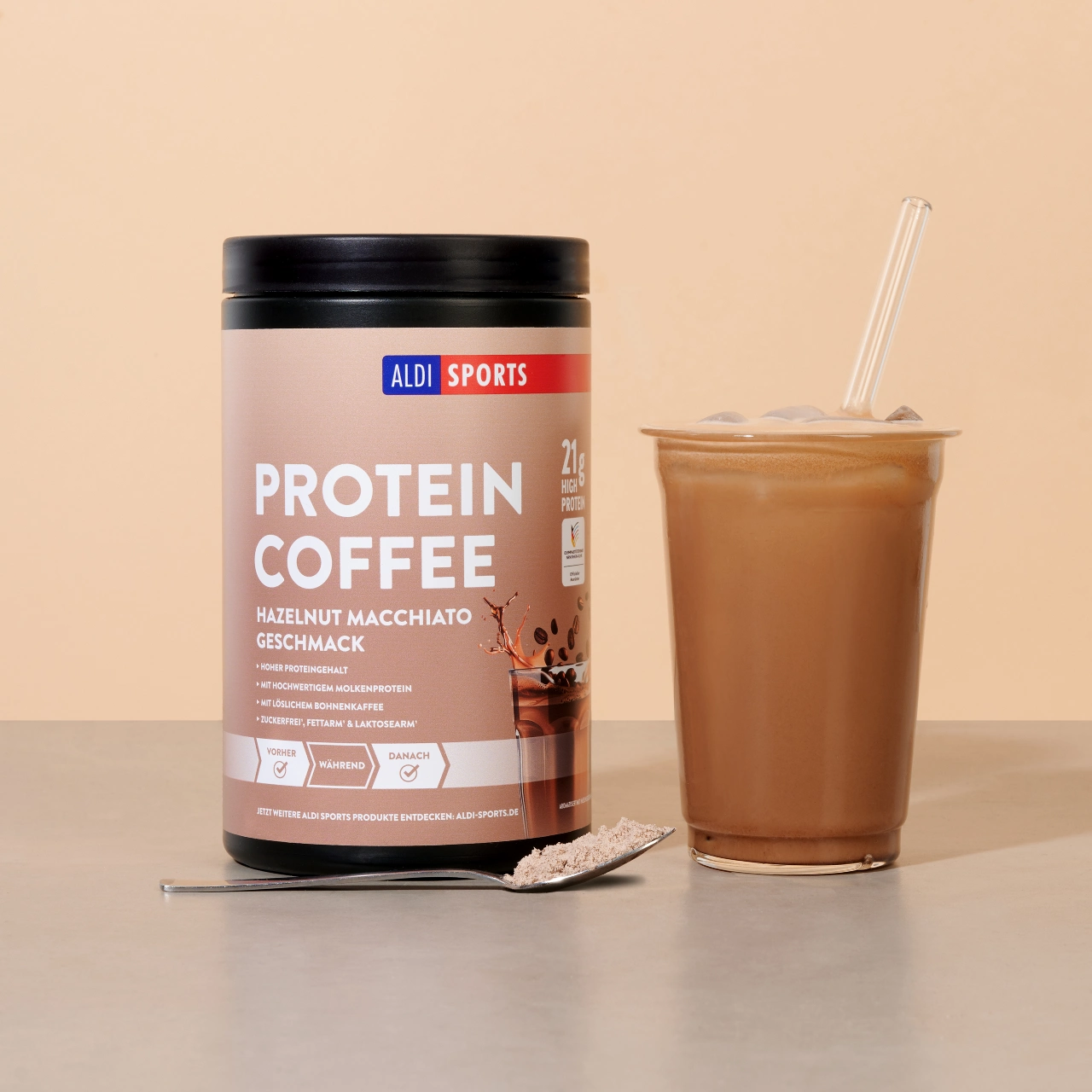 Protein Coffee Hazelnut Macchiato_03 Protein Coffee Hazelnut Macciato – Glas mit Protein Coffee, bereit zum Trinken | Aldi Sports