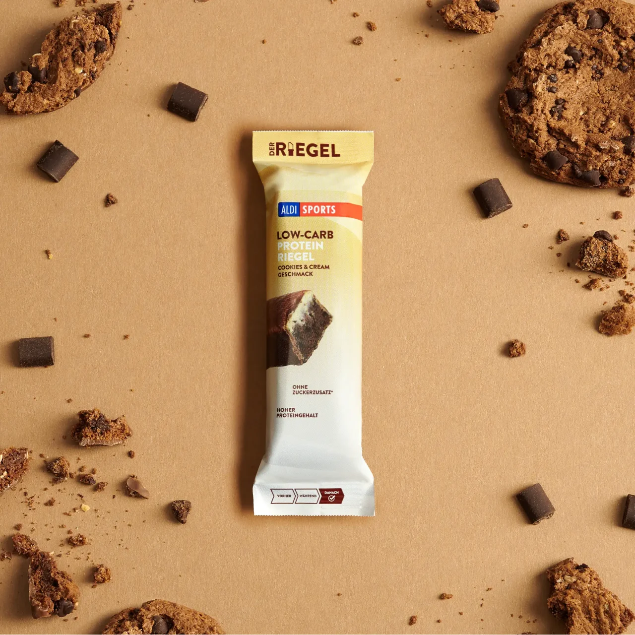 ProteinRiegelCookies&Cream_03 Lower Carb Protein Riegel Cookie & Cream - Zutaten um das Produkt herum | Aldi Sports